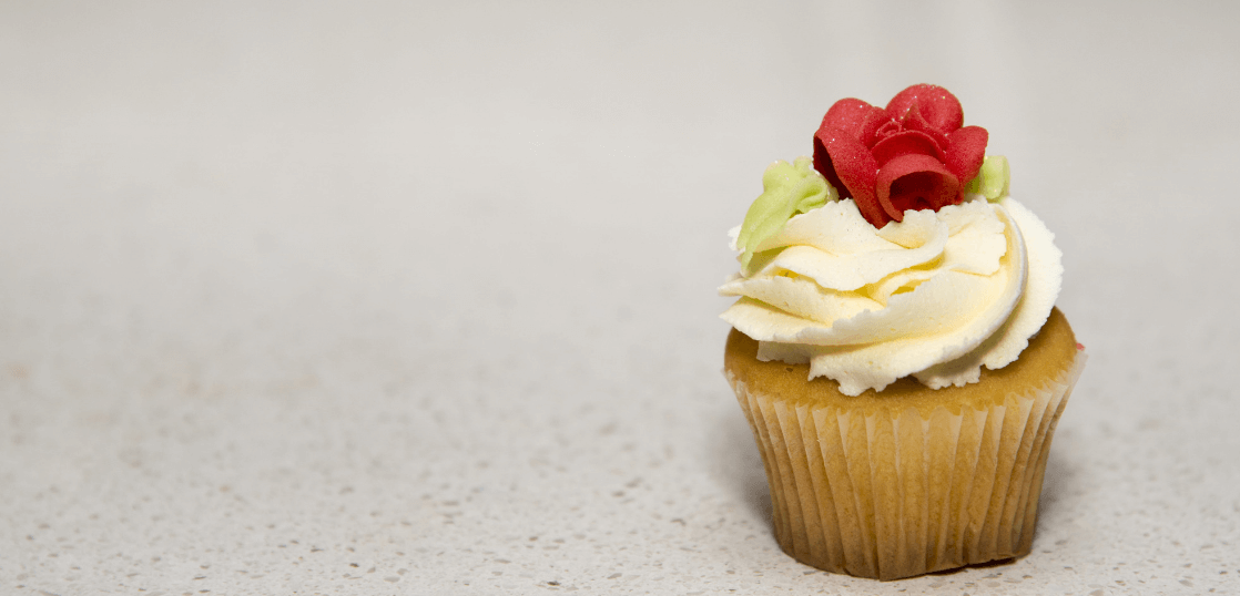 ケーキ屋には菓子製造業許可が必要だが 飲食店の許認可お任せください 行政書士 山中事務所